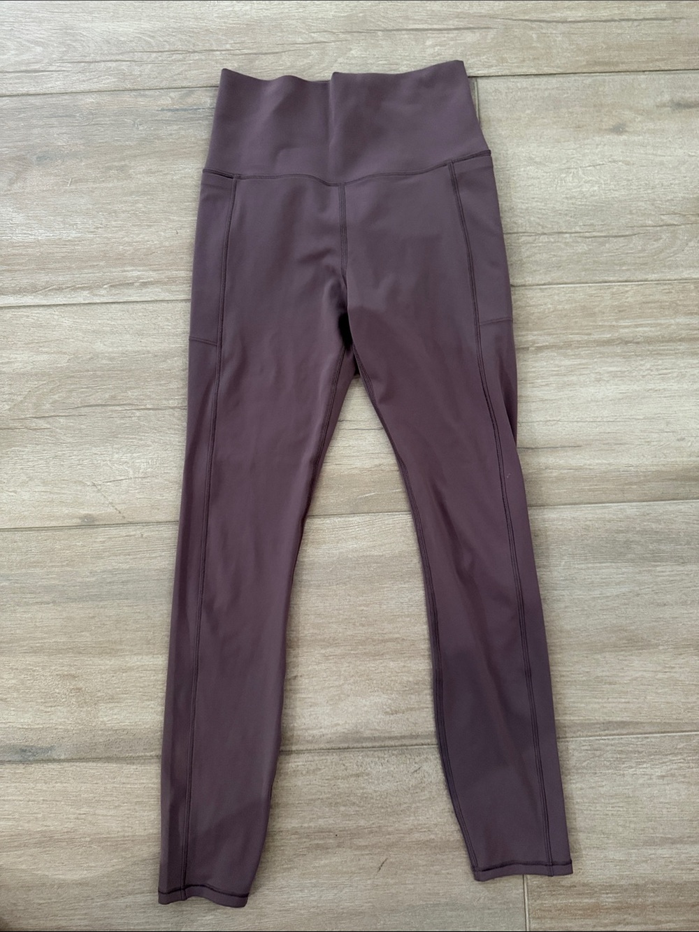Vuori High-Waist Performance Leggings in Deep Plum